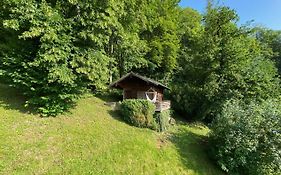 Stilvolles Apartment mit Bergblick-Hütte und Garten